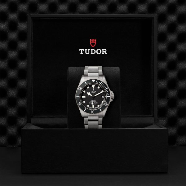 M25600TN 0001 tudor watch carousel 4 4 10 2023