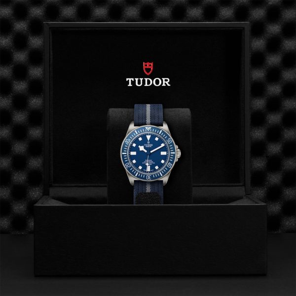 M25707B 0001 tudor watch carousel 4 4 10 2023