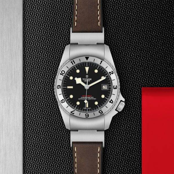 M70150 0001 tudor watch carousel 2 4 10 2023