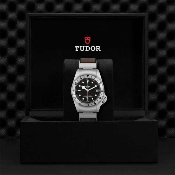 M70150 0001 tudor watch carousel 4 4 10 2023