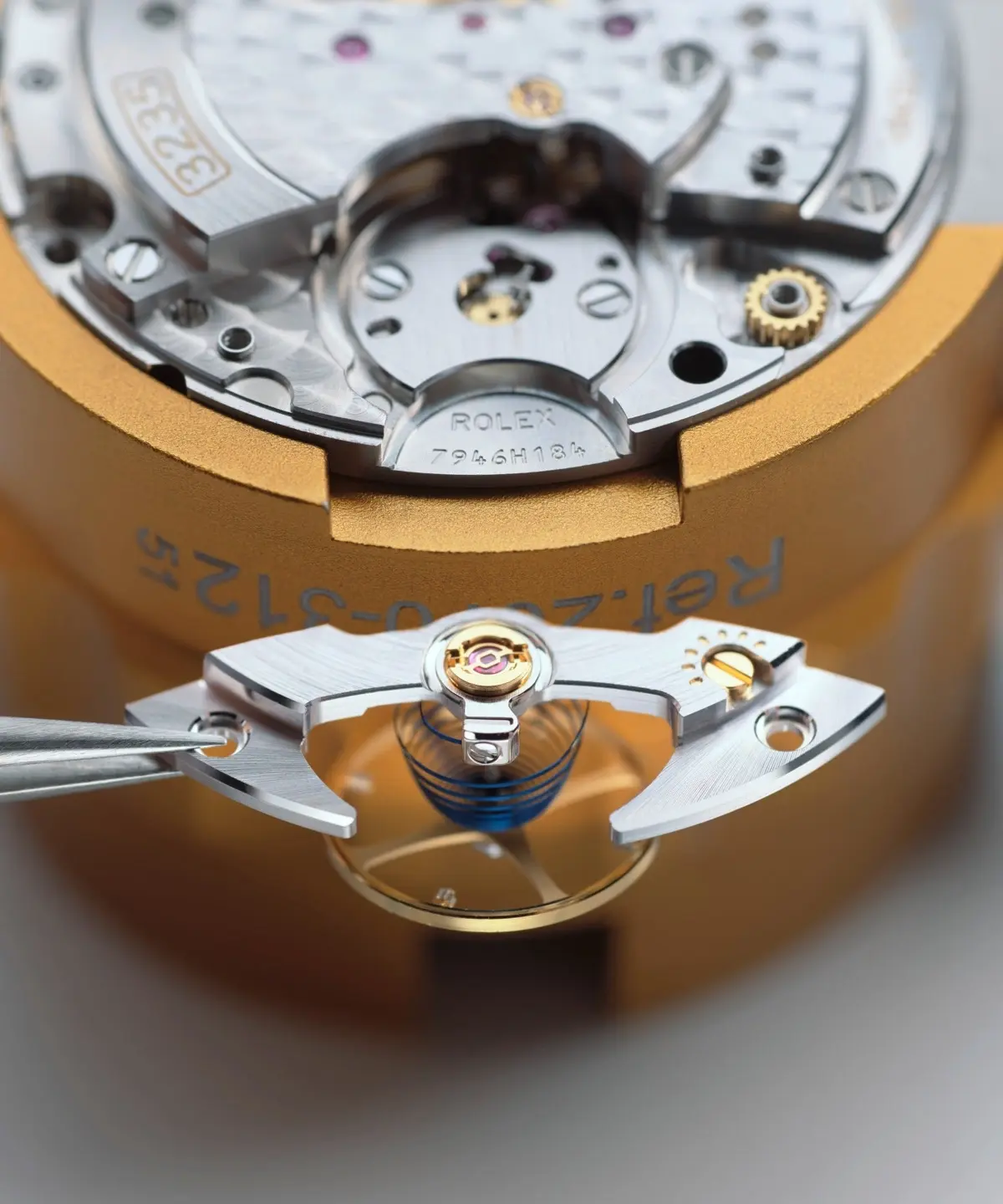 rolex-servicing-procedure-2234_rolex-sav_corporate_40_assemblage mouvement_pose-oscillateur_v1-landskap rolex servicing procedure 2234 rolex sav corporate 40 assemblage mouvement pose oscillateur v1 landscape